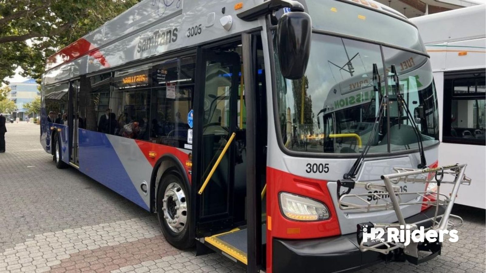 California orders world's largest hydrogen bus station: 175 buses, 3.5 tonnes H2 per day